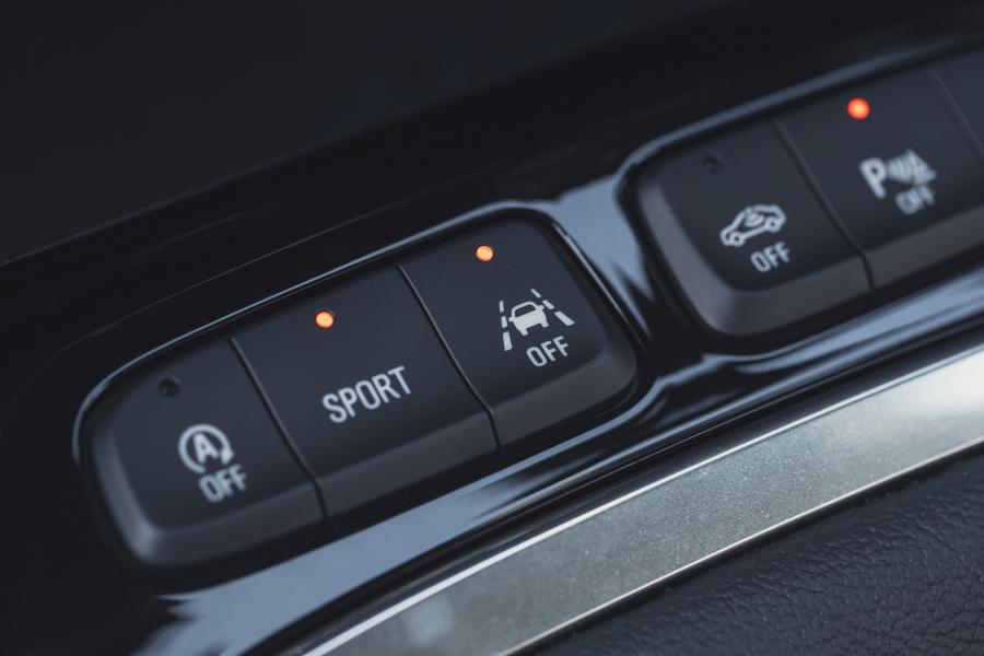 Детали интерьера Vauxhall Corsa SRi (F) 2019 года  (фото 72 из 80)